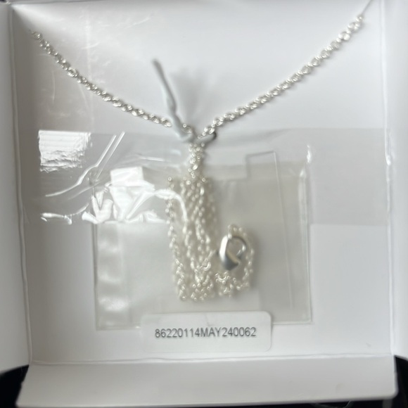 🆕 Peanuts Snoopy Rhinestone Crystals Pendant Necklace Fine Silver Plated - Picture 10 of 11